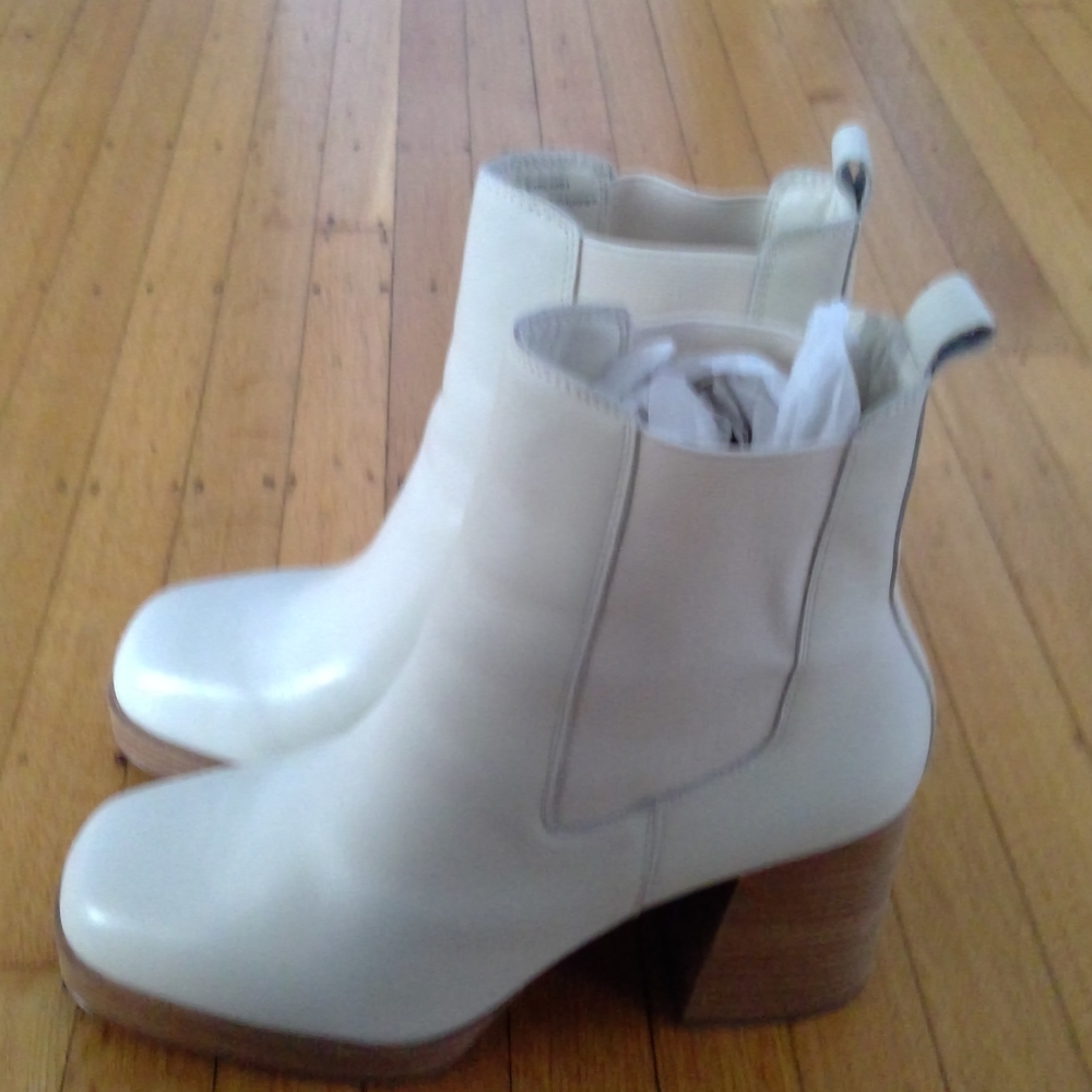 White Heeled Boots with Chunky Heel